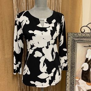 😘 Stylish B&W Abstract Floral Print Blouse 😘